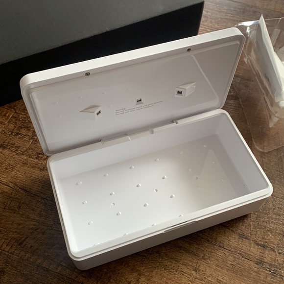 ✨NWB✨Purity Wireless Charger with UV-C Chamber - Picture 3 of 6